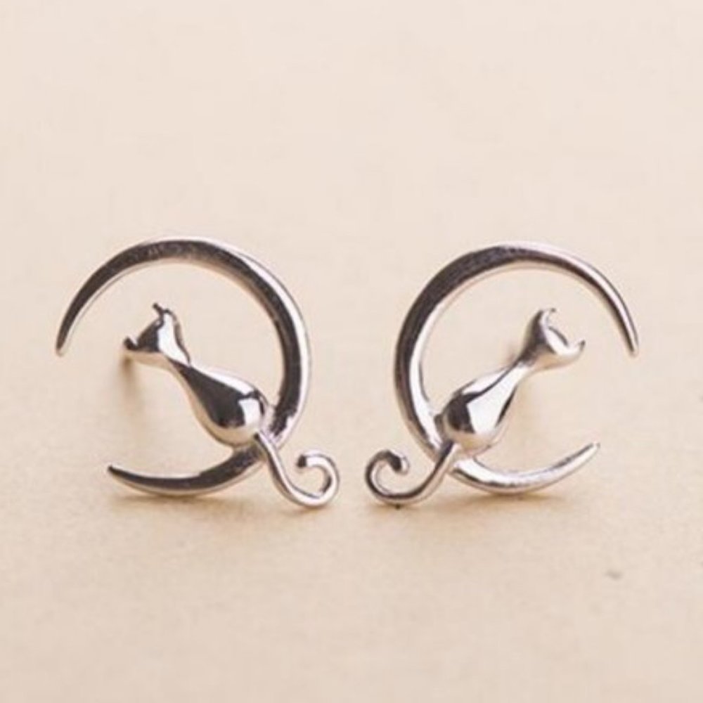 NEW 925 Sterling Silver Cat Moon Earrings - Picture 1 of 6
